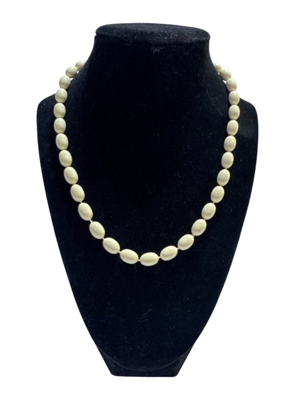 Vintage Beaded Necklace Cream Beads 17 In Classic Grandma Preppy